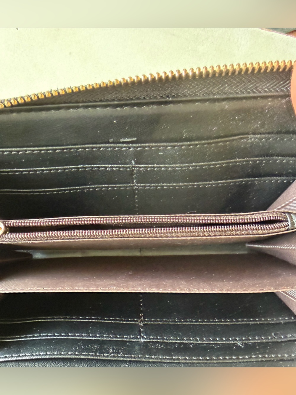 Fashion Black Embossed Vernis Zip Wallet with Gold Hardware - Picture 4 of 4